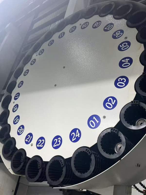 刚刚到货台群T-12L加工中心，刀库24把，X/Y/Z行程：12.