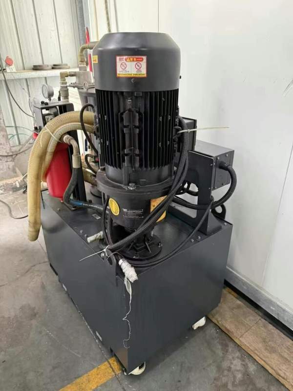 广东钜匠VH850L加工中心，2022年11月出厂，使用3000个.