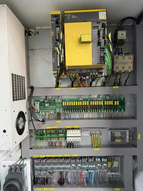 广东钜匠VH850L加工中心，2022年11月出厂，使用3000个.