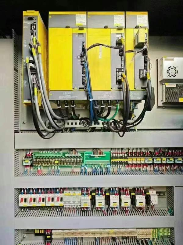 800数控立车纽威VNL803H数控立车，回转直径1000，加工.