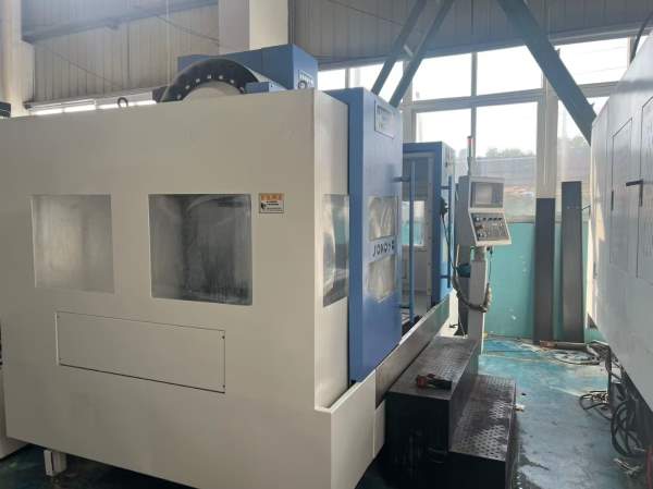 斯可源1270加工中心，导轨两线一硬，刀库24把，X/Y/Z.