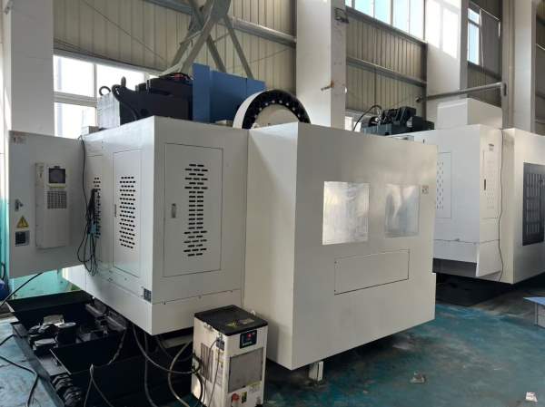 斯可源1270加工中心，导轨两线一硬，刀库24把，X/Y/Z.