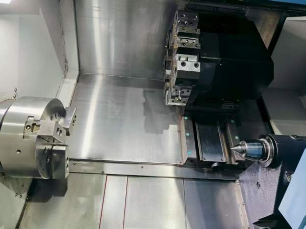 新到一台韩国原装斗山 PUMA GT2600重型数控车床，只用.