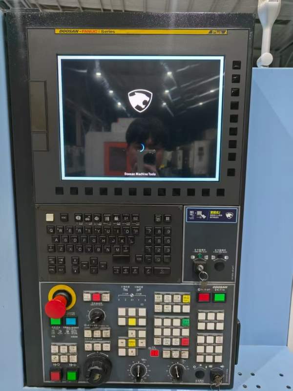 新到一台韩国原装斗山 PUMA GT2600重型数控车床，只用.