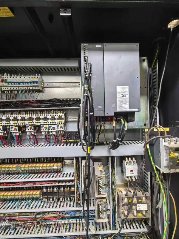 斗山CNM-560立加三轴滚柱线规，24把刀库主轴BT40，直.