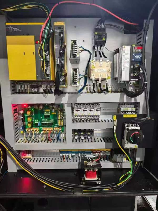 刚刚拿下一台9.9成新2025年斗山迪恩LYNX305数控车床、.