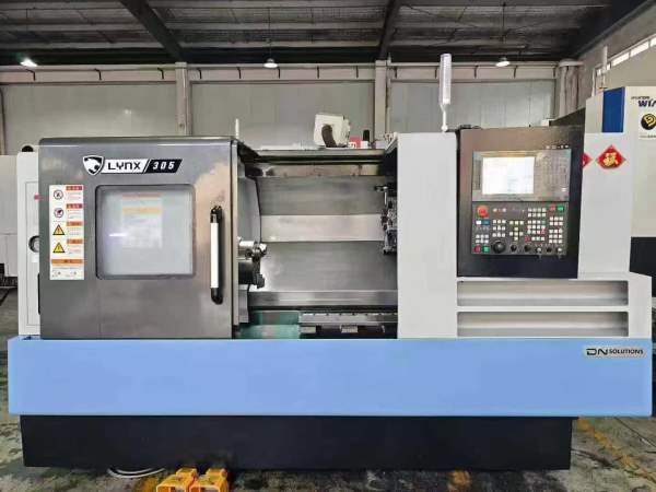 刚刚拿下一台9.9成新2025年斗山迪恩LYNX305数控车床、.