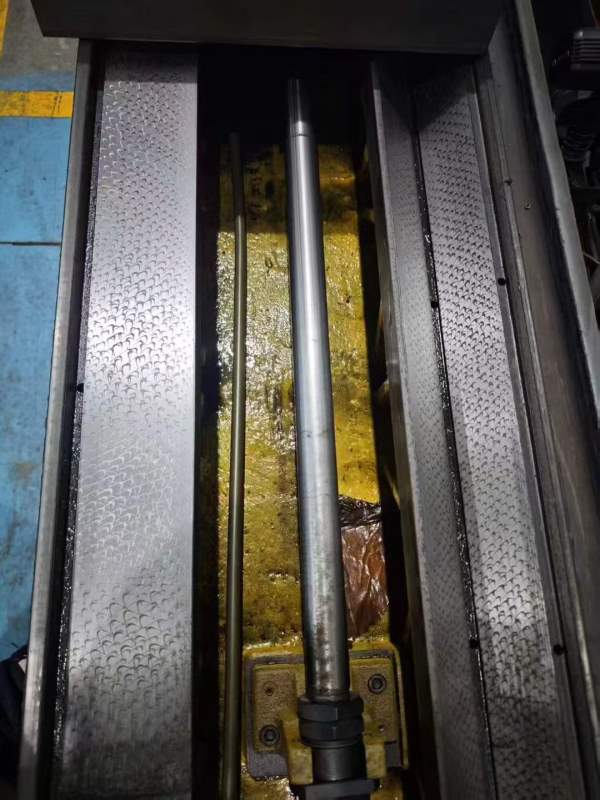 在位出售上海机床床产1350/3000外员磨床一台、设备少.