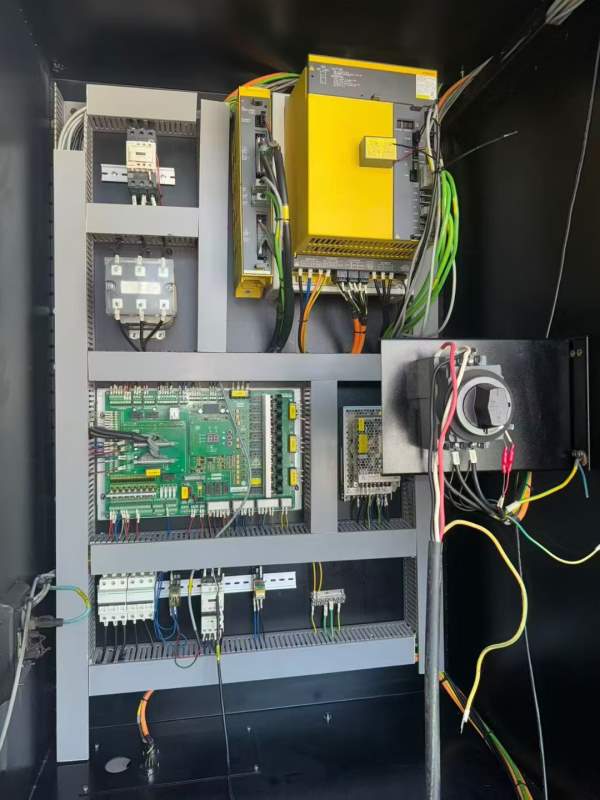 同款两台2024年乔扬1160加工中心，三线滚柱，机械臂刀.