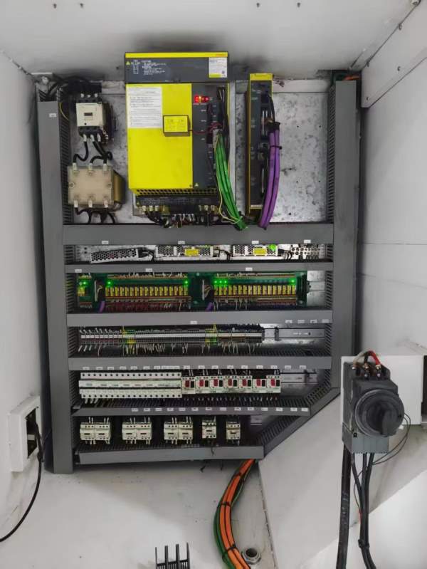 苏州德扬CV1165加工中心2022年2台  BT 50主轴发那科MF.