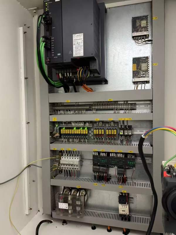 汉工1370加工中心，三菱M80A包系统，BT40主轴10000转.