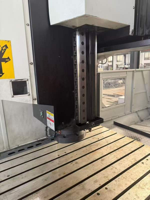 2024年准新南通国盛GMF2716T龙门数控铣床一台，发那科.