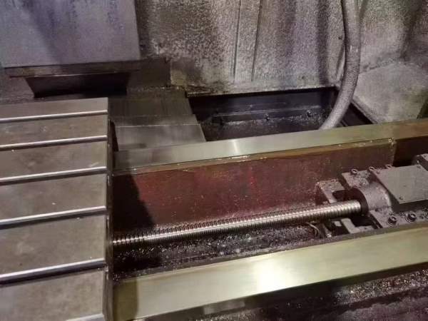 南京新贝斯特，同款4台重型1060加工中心，工作台尺寸1.