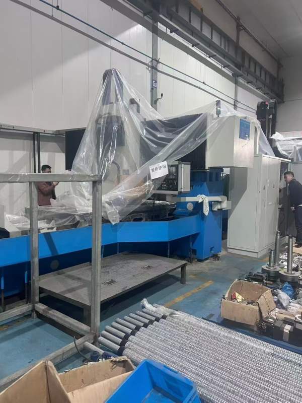 刚刚买下一个整厂，全部精品数设备，人在现场，需要的.