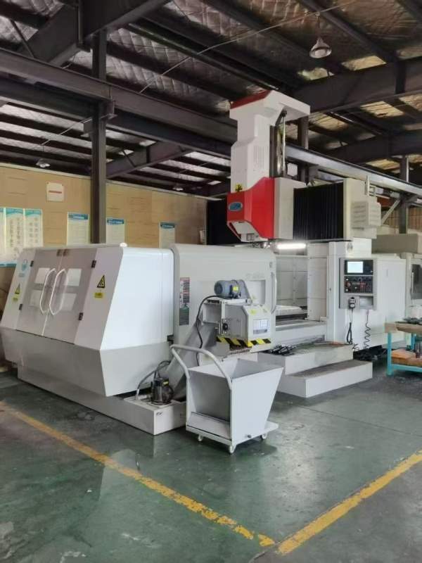 工厂在位，2022年旭泰2515两线一硬龙门加工中心，厂里.