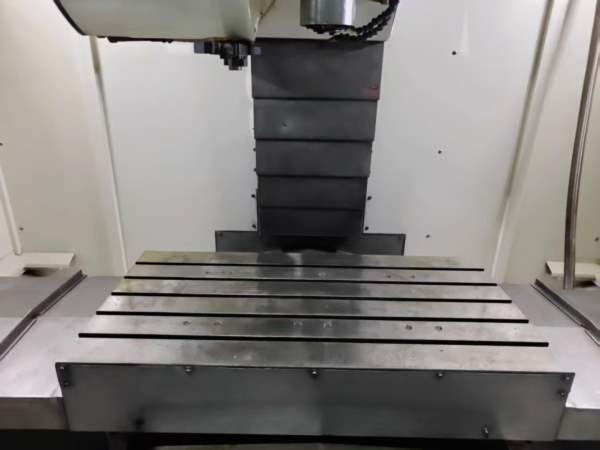 新到一台2022年保银1160加工中心，三菱M80，BT40主轴.