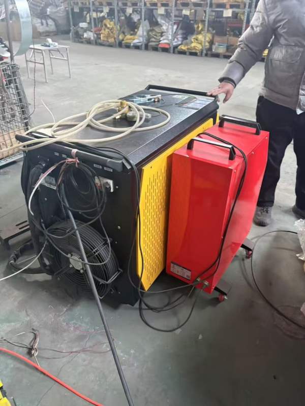 2025年生产，几乎全新，2000瓦激光焊机，出售