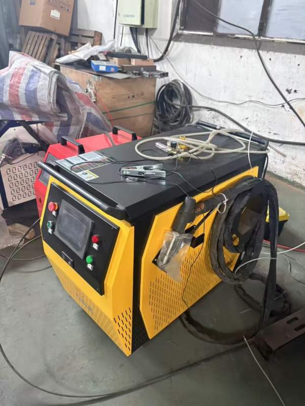 2025年生产，几乎全新，2000瓦激光焊机，出售