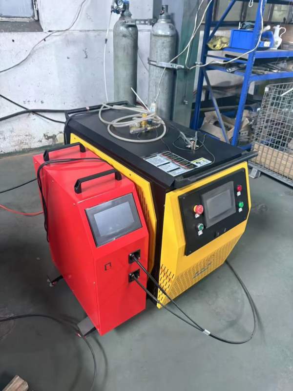 2025年生产，几乎全新，2000瓦激光焊机，出售