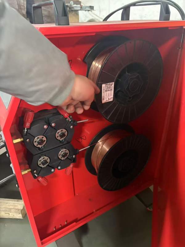 2025年生产，几乎全新，2000瓦激光焊机，出售