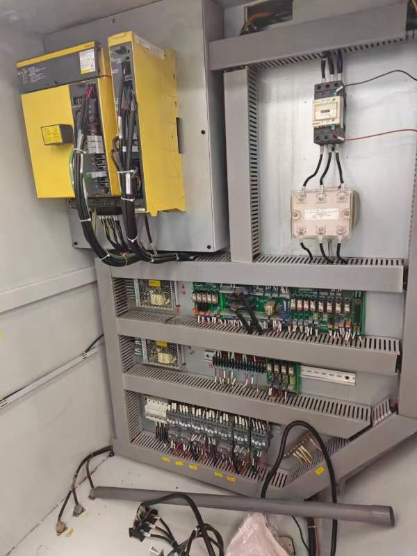 出售一台855加工中心，2020年购入，三轴银泰滚柱线轨.