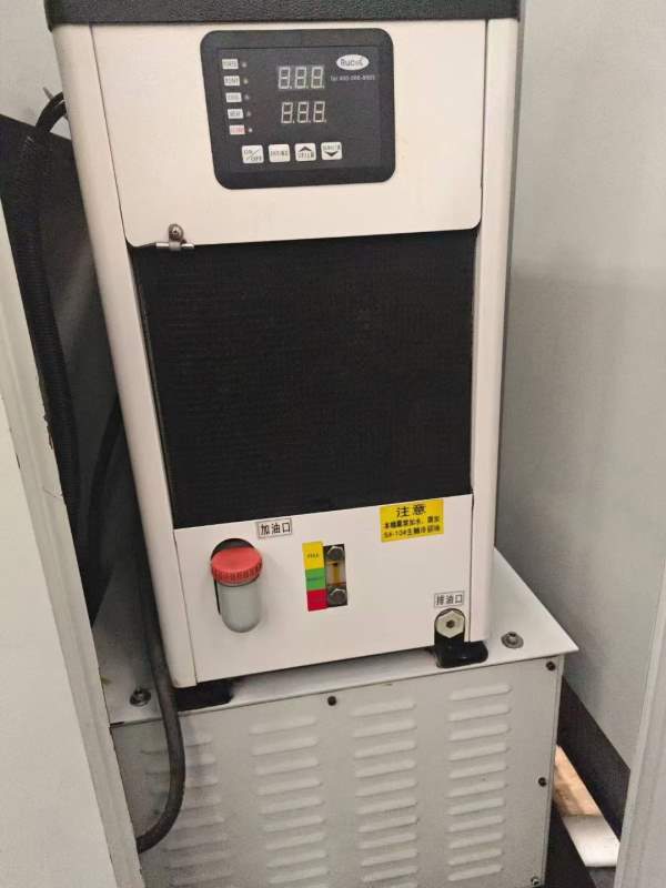 出售一台855加工中心，2020年购入，三轴银泰滚柱线轨.