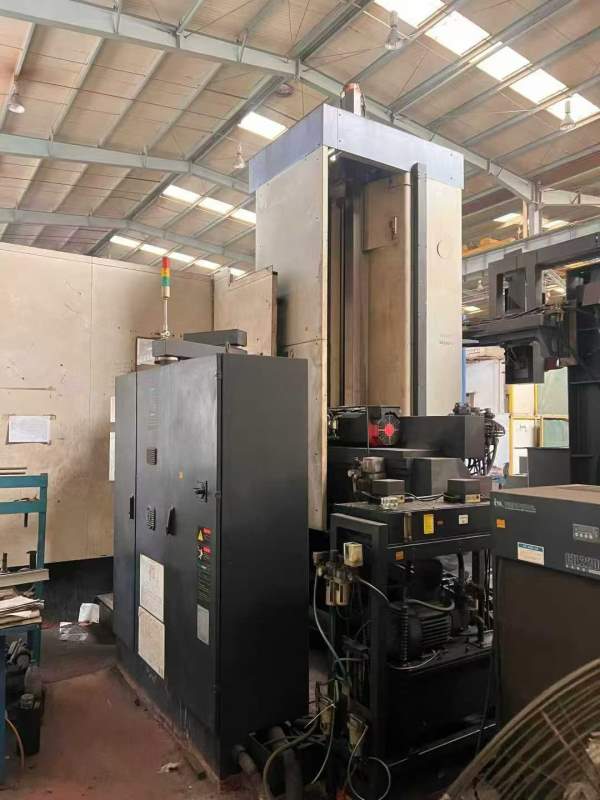 新定斗山110数控刨台镗床，机器非常新，工作台1.4米1..