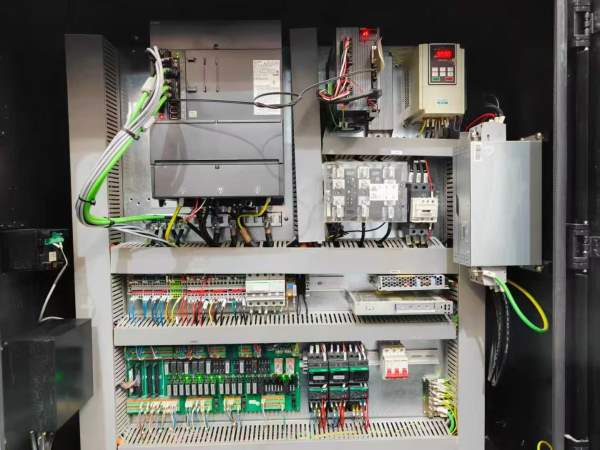 买下4台台群856S全部带液压四轴