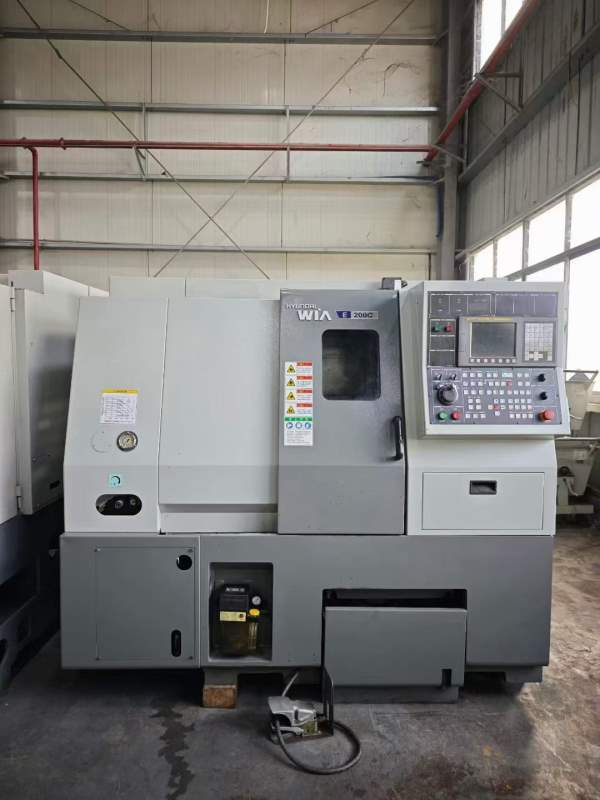 同款2台威亚E200C数控车，发那科系统，8寸液压卡盘，1.