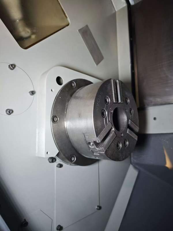 同款2台威亚E200C数控车，发那科系统，8寸液压卡盘，1.