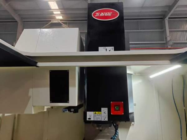 新到一台2022年非常少用一线品牌乔峰V-8加工中心，发.