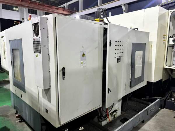 2011年宝丰800数控铣床，凯恩帝系统，三硬轨，8000转.