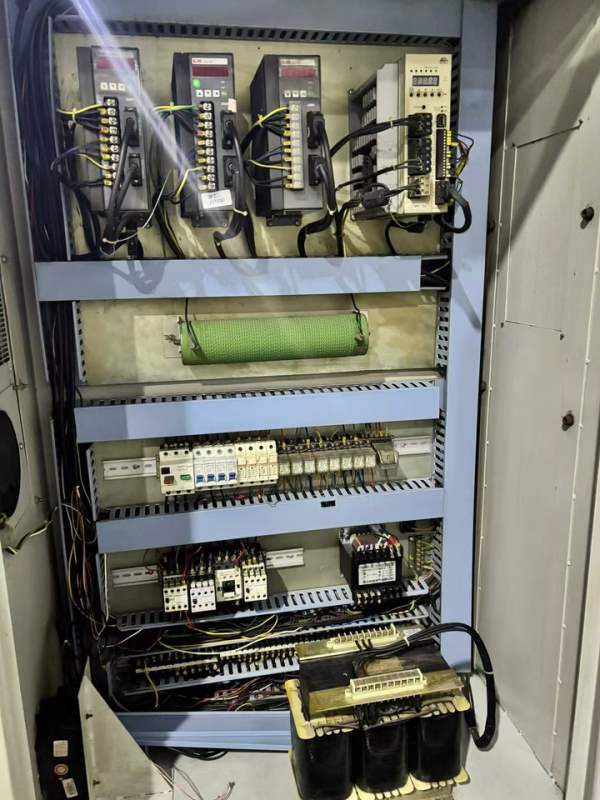 2011年宝丰800数控铣床，凯恩帝系统，三硬轨，8000转.