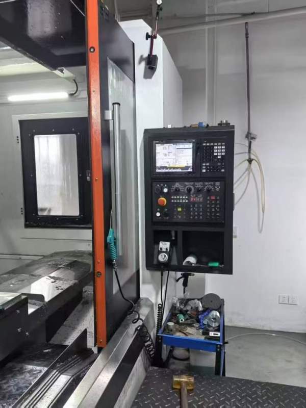 23年晋星1380加工中心 BT50/8000转，三菱m80系统 带龙.