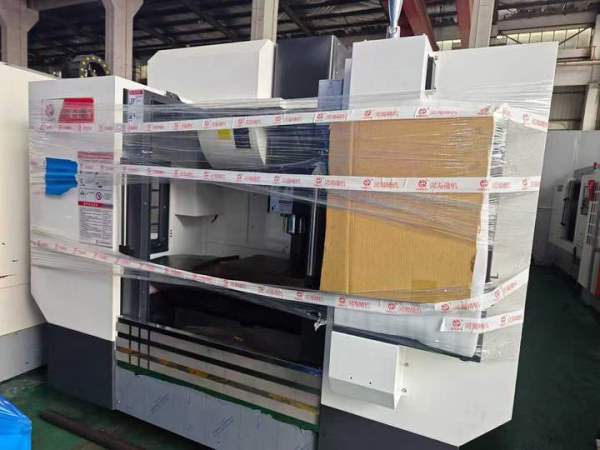 昆山河海全新855加工中心到货，三菱M80系统，三轴滚柱.