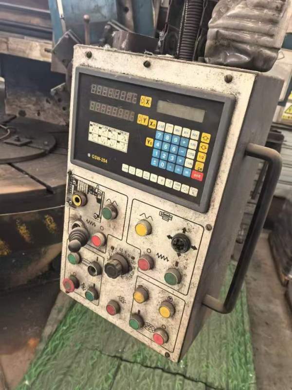 刚刚买下齐齐哈尔机床厂C5123立车床，加工直径2300mm.