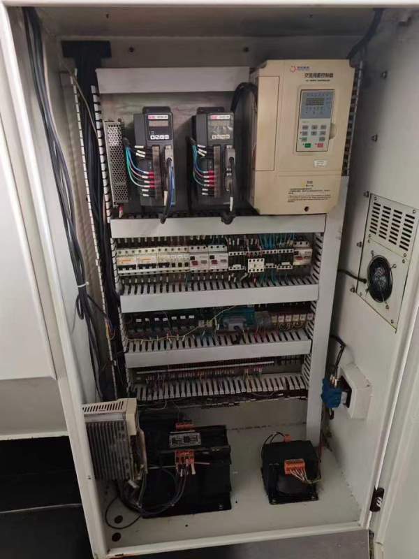 精品云南精机45斜轨车床，6寸卡盘，8工位刀塔，凯恩帝.