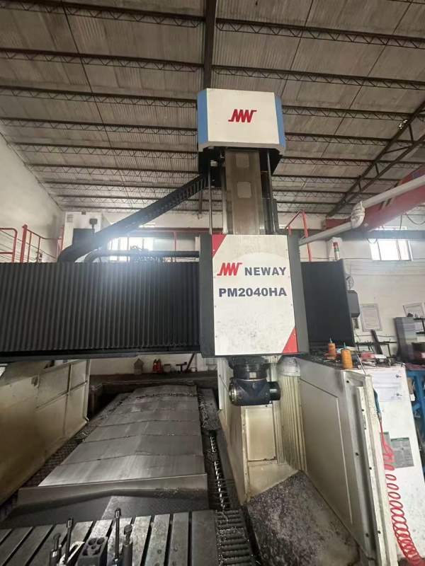 纽威4028龙门加工中心，工作台2米4米，门宽2.8米，门.