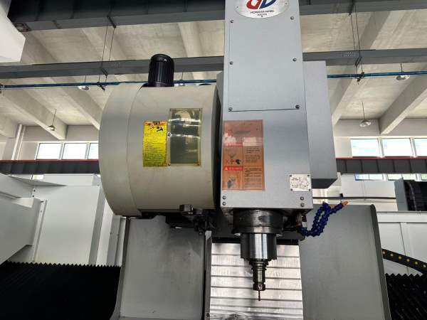 出售虹光伟业VMC-2500加工中心、同款两台、丝杆传动精.