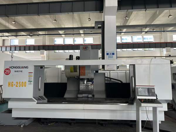 出售虹光伟业VMC-2500加工中心、同款两台、丝杆传动精.