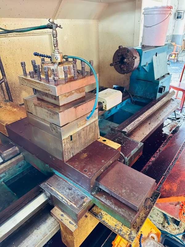 台湾金耀L65数控车床，L，加工长度为2800mm，18寸液压.